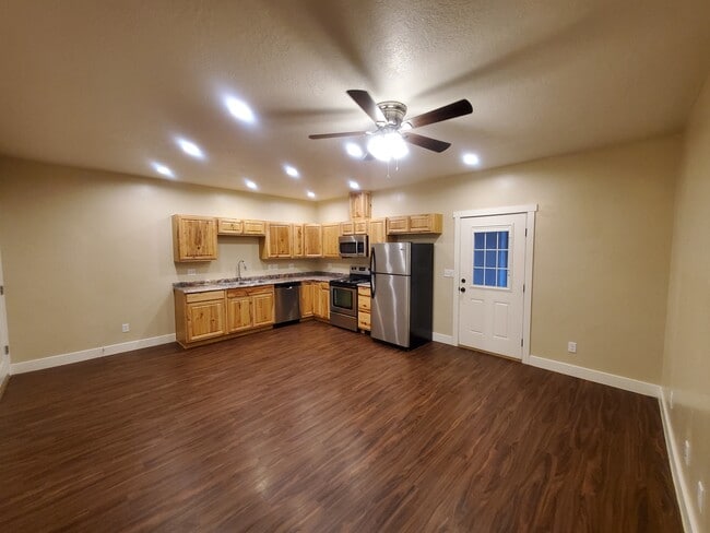 Building Photo - 410 S 100 E Unit Basement Rental