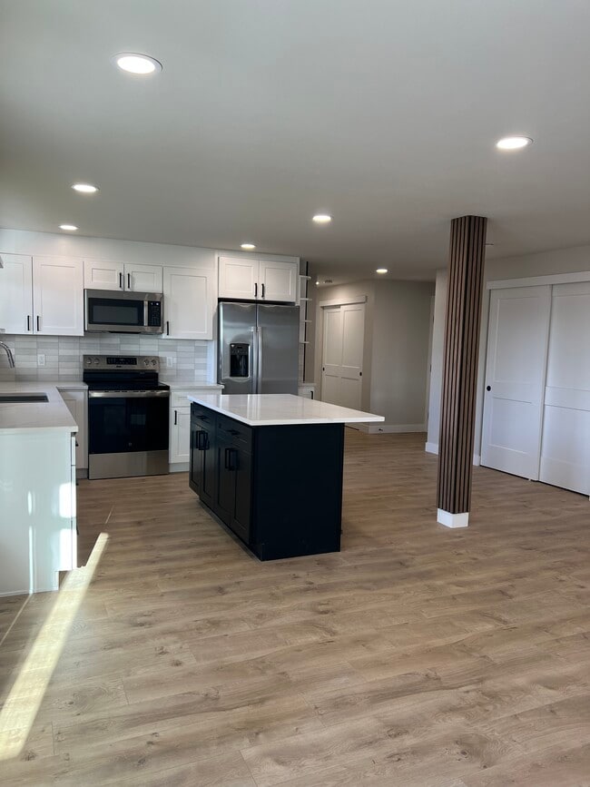 Photo - 12003-12013 13th St NE Unit A