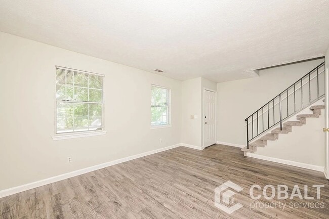 Photo - 3517 Creekview Pl