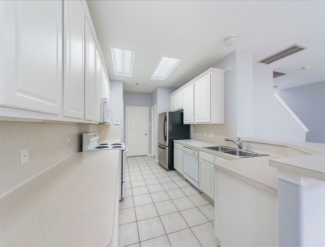 Building Photo - 16530 Cairngrove Ln