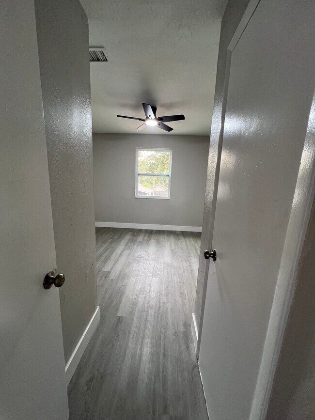 Photo - 6412 Diamond St