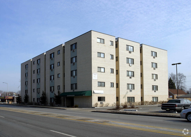 Riverwood Manor - Riverwood Manor Apartments