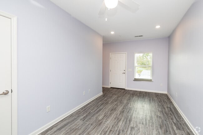 2BR, 3BA _ 1.063SF Viviendo - Aviles Townhomes