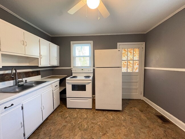 Photo - 2 Bedroom, 1 Bathroom House in Winston-Salem!