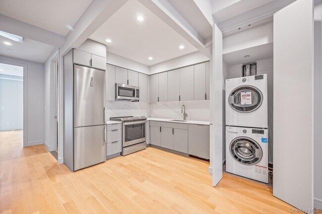 Photo - 30-61 38th St