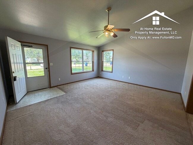 Photo - Sabre Circle 427–429 Duplex Unit 429 Sabre Circle