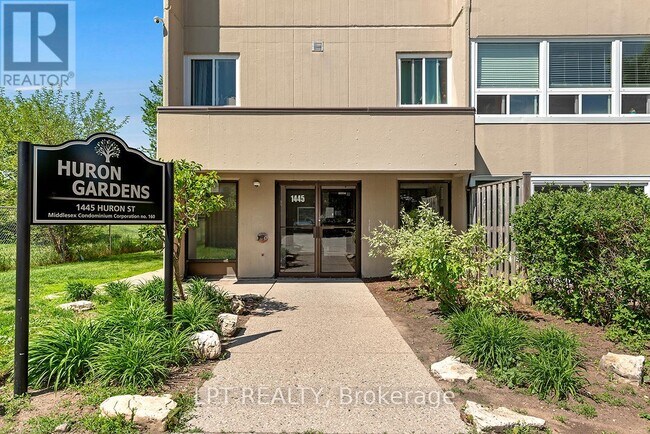 Photo - 1445 Huron St Unit 302