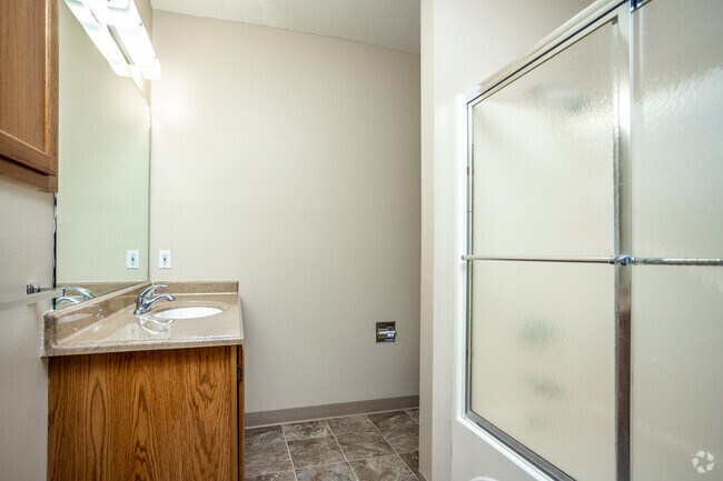 2BR, 1BA - Aspen/892 SF