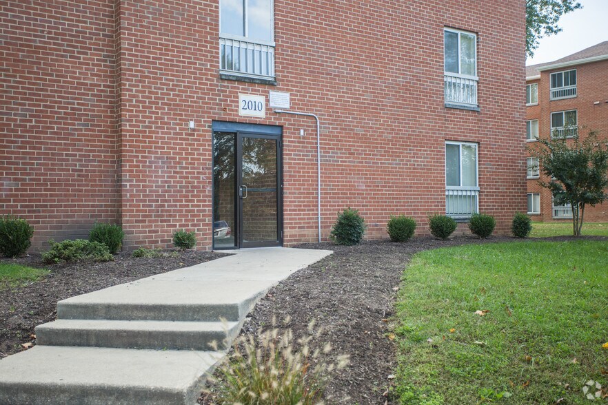 Wakefield Terrace Apartments For Rent in Saint Charles, MD
