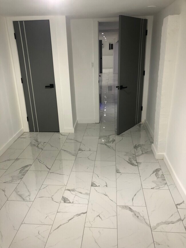 Photo - 196 Danforth Ave Unit Lower