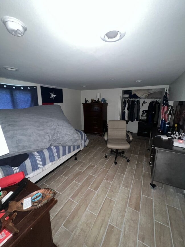 Photo - 4 Bedroom Unit off of State St!