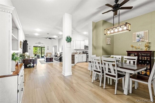 Photo - 615 W Rexford Dr