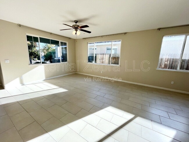 Photo - 482 Glendon Pl