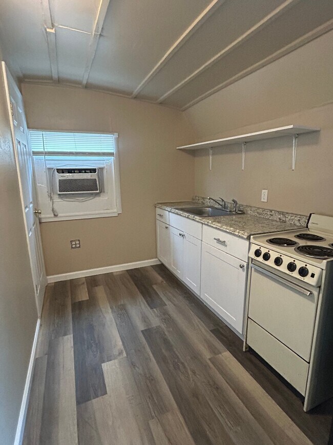 Photo - 808 W Cypress Ave