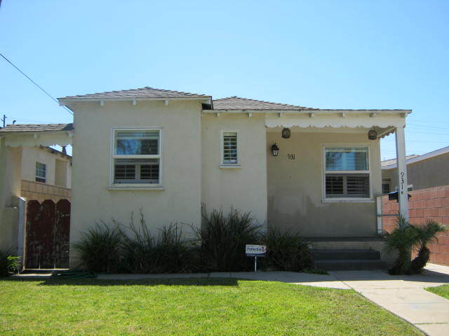 Front Of duplex - 931 S Oak St Townhome