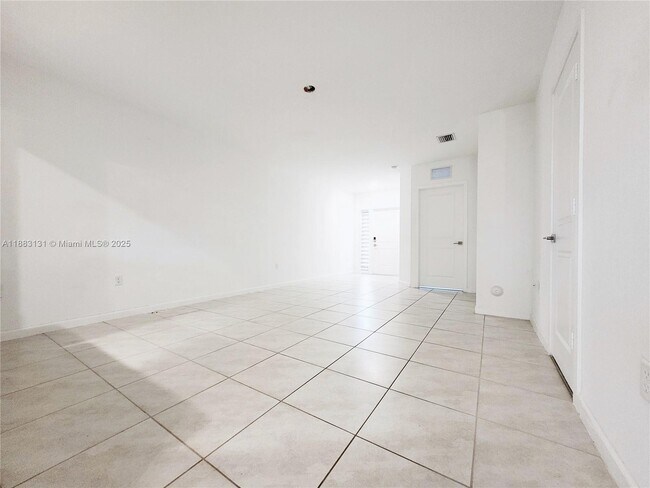 Photo - 541 NE 4th Ln