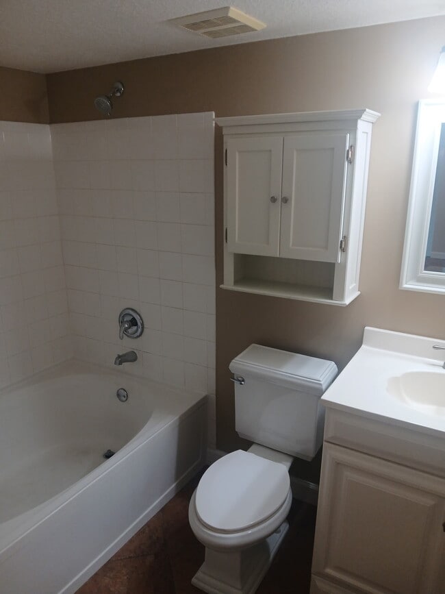 Photo - 1319 Villa Ln Unit Villa Circle