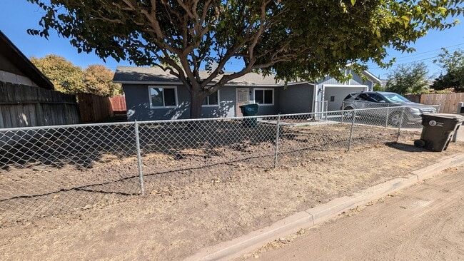 Building Photo - Remodeled 3 Bedroom 2 Bath Home