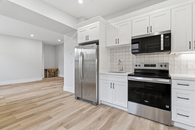 Building Photo - 140 Metcalfe St Unit B