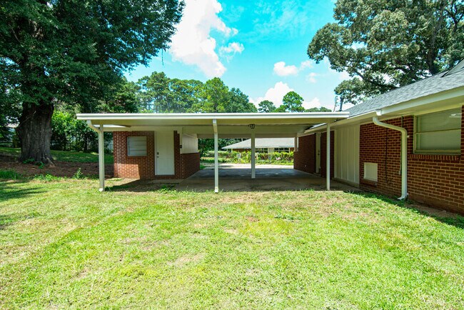 Photo - 511 Pinehill Rd