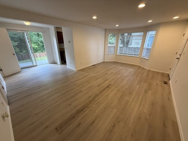 Building Photo - 8718 57th Dr NE