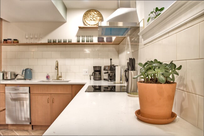 Photo - 84 V St NW