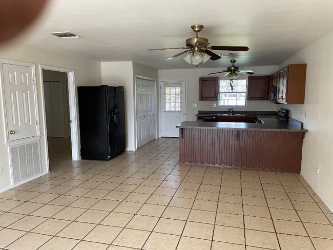 Photo - 485 Yorktown Dr Unit A