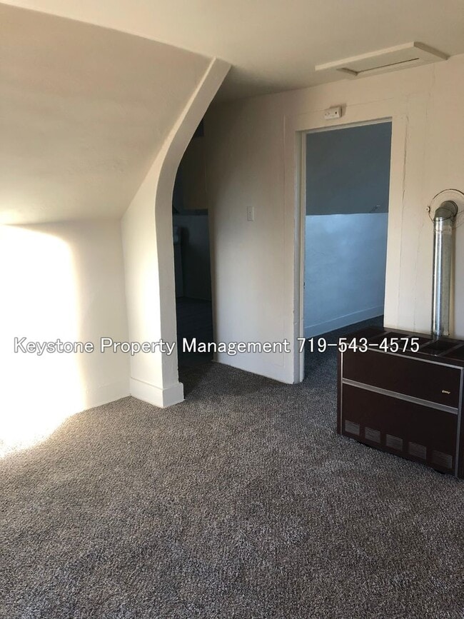 Photo - ALL UTILITIES INCLUDED! Upstairs -  1 Bed/1 Bath Apartment with $375 Off Move In Special!  $750/$750 Unit 4