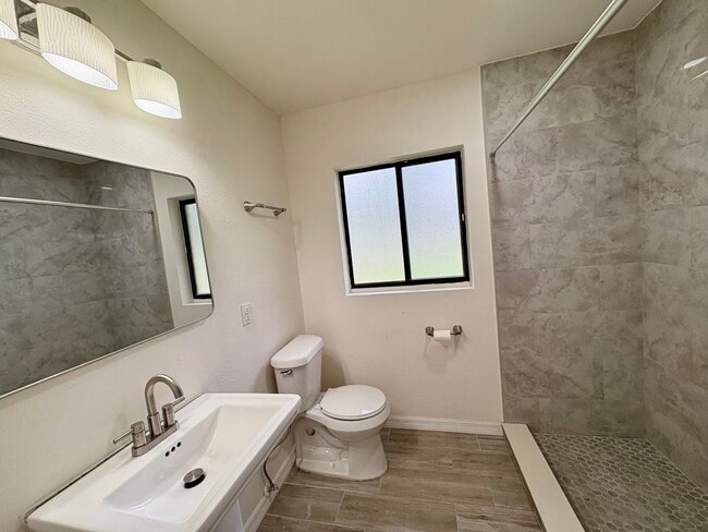 Photo - 487 Overstreet Ave