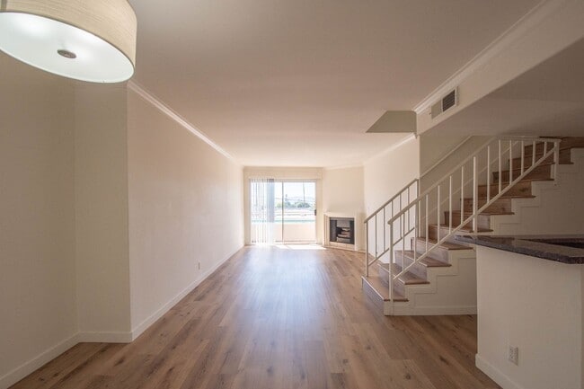 Photo - 6041 Fulton Ave Unidad 204