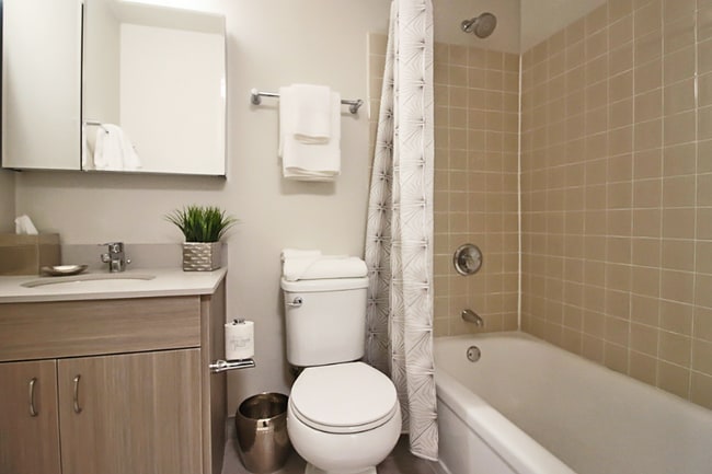 Photo - 1140 N Dearborn St