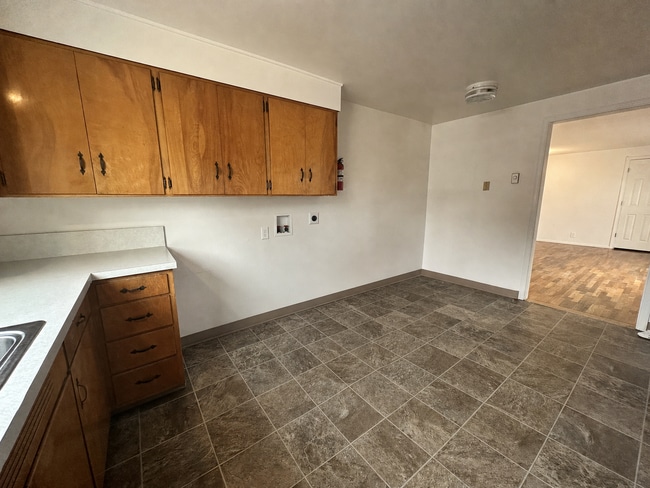 Photo - 1561 NW Highland Dr