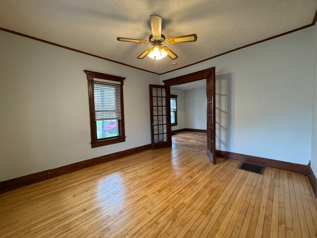 French doors in bedroom - 1003 N Division St Unit DIVISION- LOWER