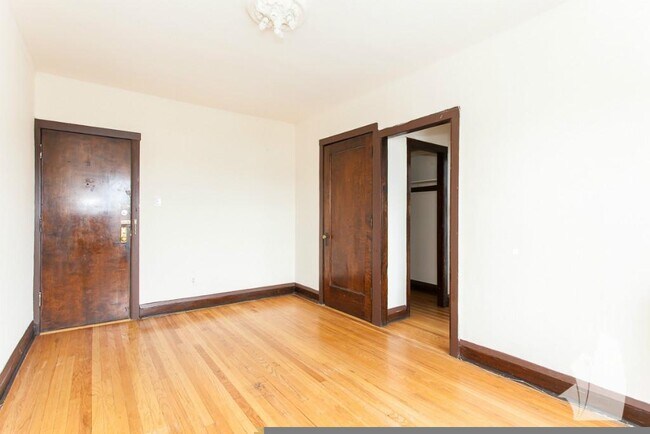 Building Photo - 2706 N Spaulding Ave Unit #  01GG