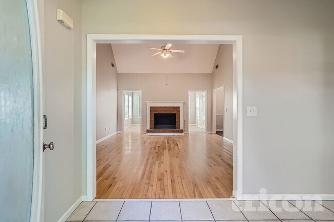 Photo - 326 Henderson Lake Dr SW