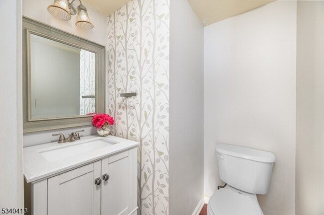 Photo - 902 Wendover Ct