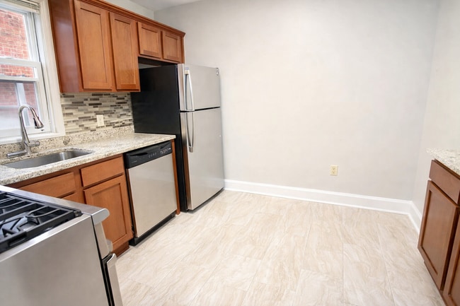 Photo - 1454 Barnsdale St