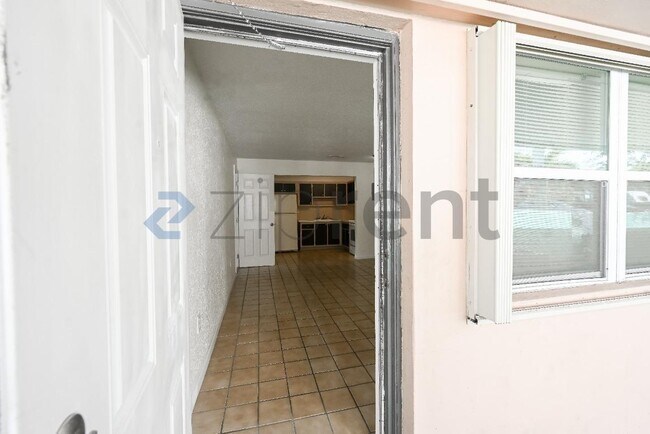 Photo - 6040 SW 26th St