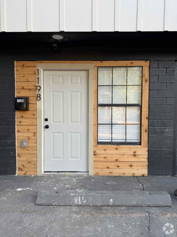 Building Photo - 1198 Halpern St Rental