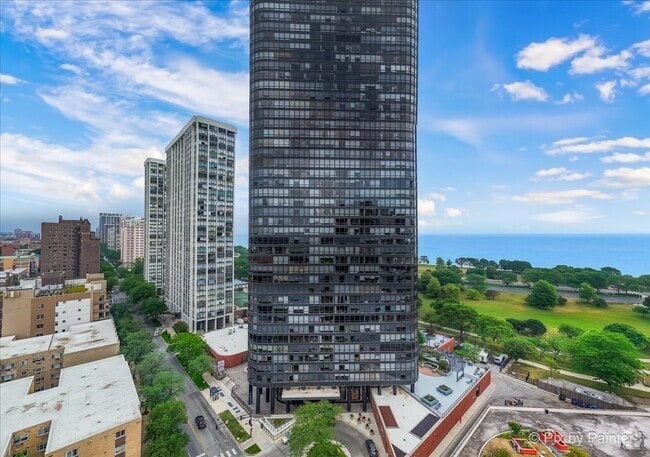 Building Photo - 5415 N Sheridan Rd Unit 3610 Rental