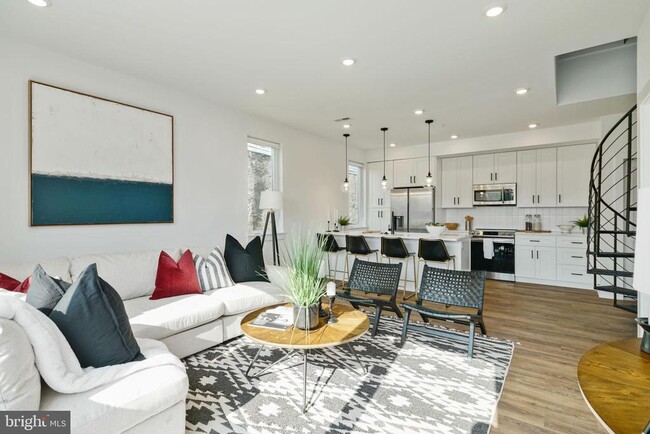 Photo - 2421 N Mascher St Apartment Unit 305