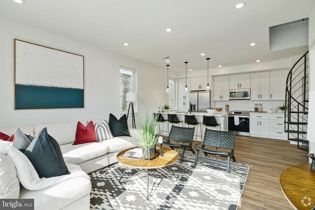 Building Photo - 2421 N Mascher St Unit 305 Rental
