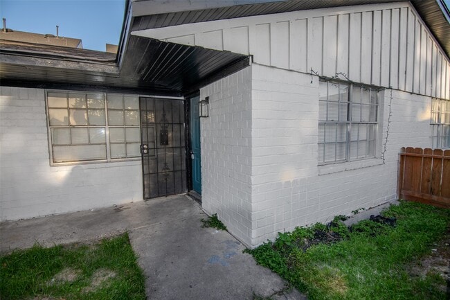 Building Photo - 1661 Northwood St Unit 1661