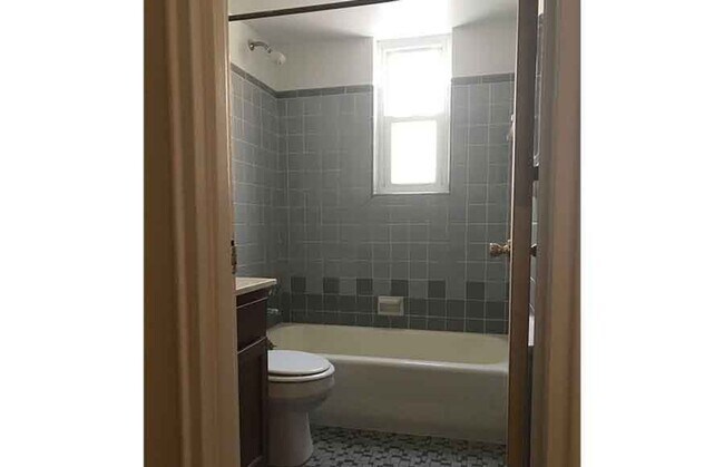 Photo - 922-926 Ludlow Avenue Unit 926-05