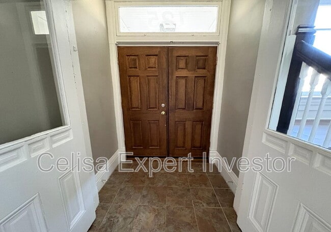 Photo - 125 W Creighton Ave