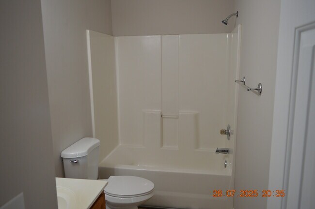 Photo - 869 Silvercrest Dr House