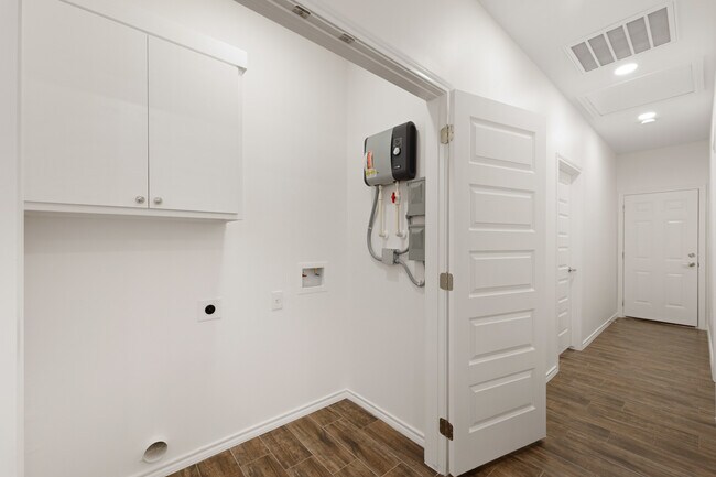 Photo - 2323 N Valley Cir