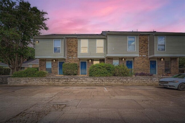 Building Photo - 2018 W Rundberg Ln Unit 2B Rental
