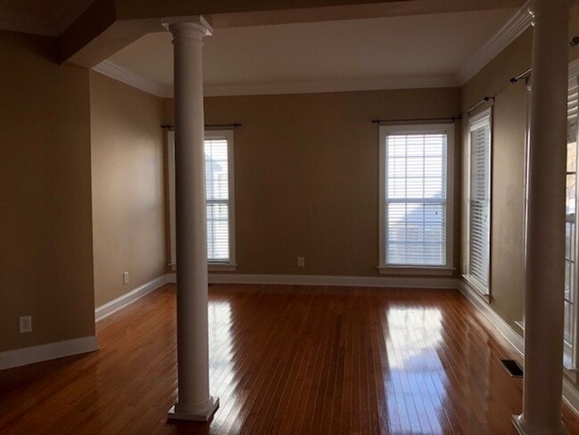 Photo - Fabulous home! 5 Bedrooms, 4 Bathrooms!!