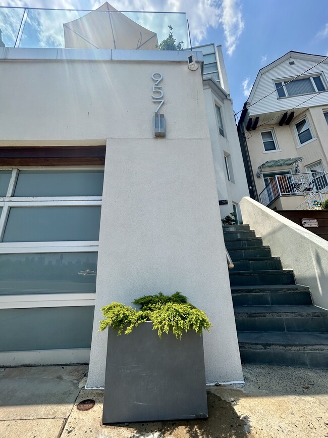 Photo - 957 Boulevard E Unit Suite 1